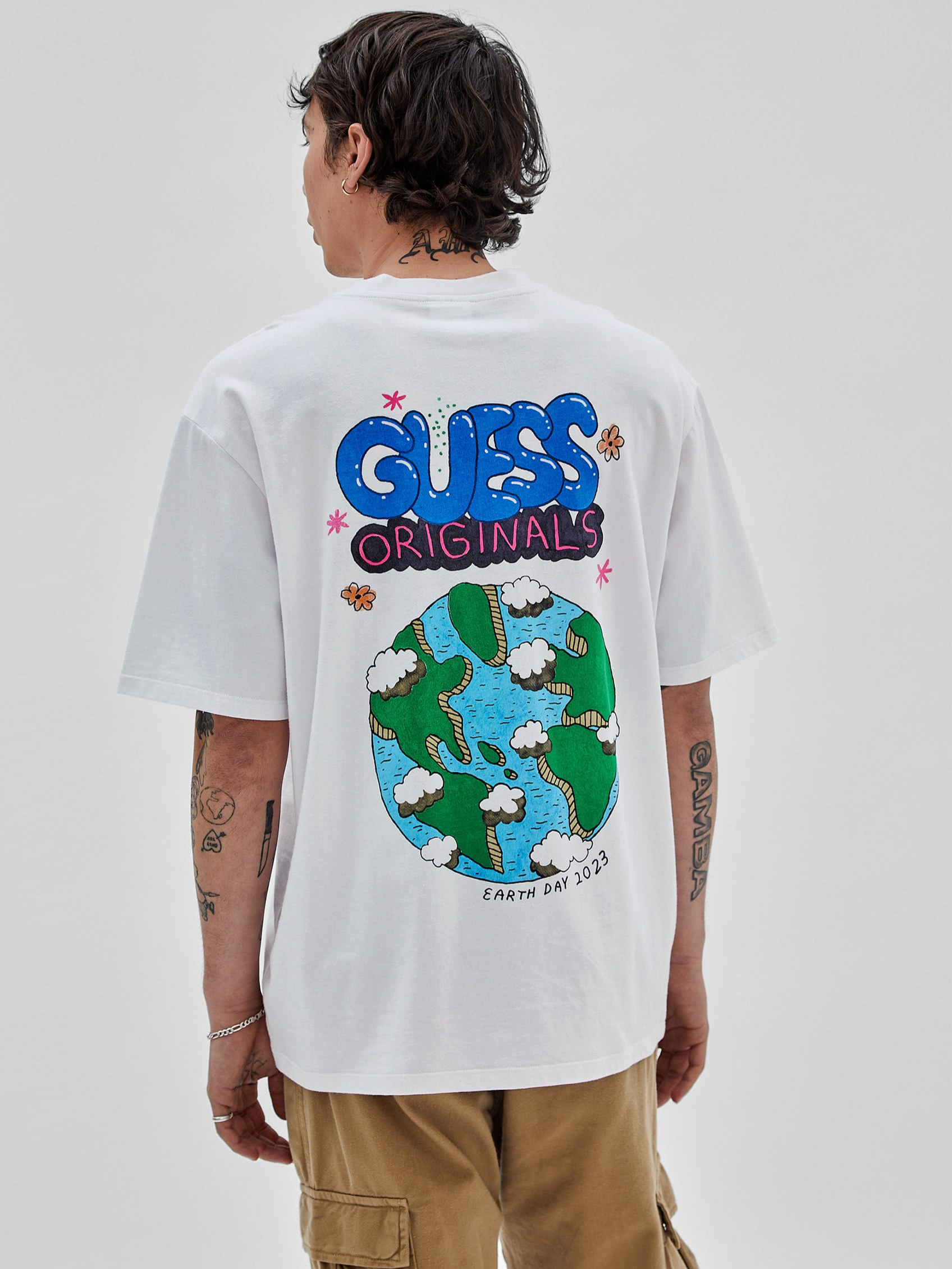 GUESS Originals x EARTH DAY PLANET TEE | Guess Philippines