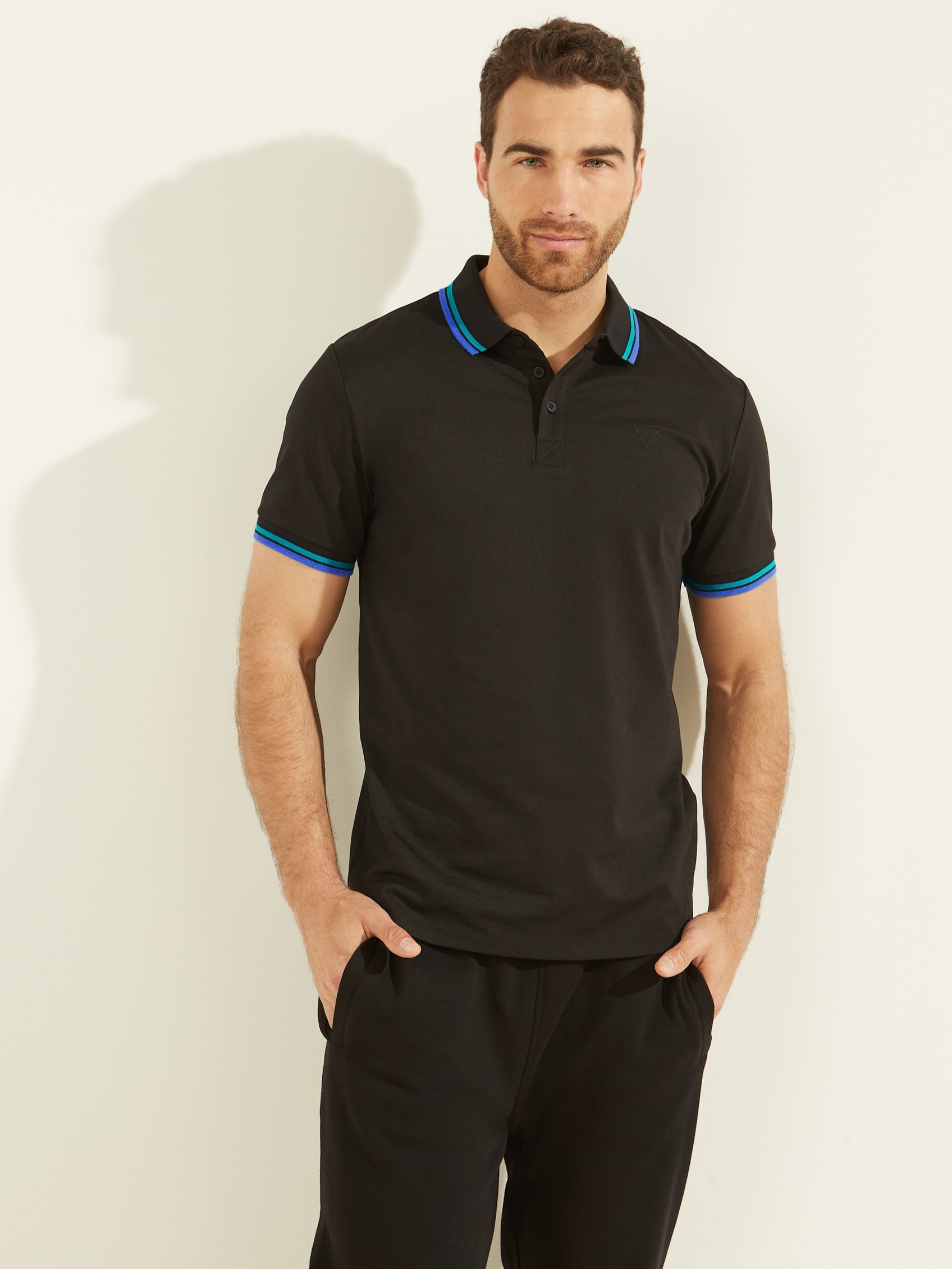 ESSENTIAL SPORTS PIQUE TRIANGLE POLO | Guess Philippines
